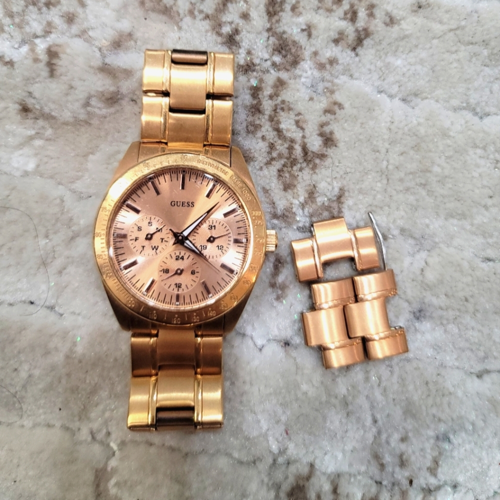 🍒 2/$22 Guess Watch